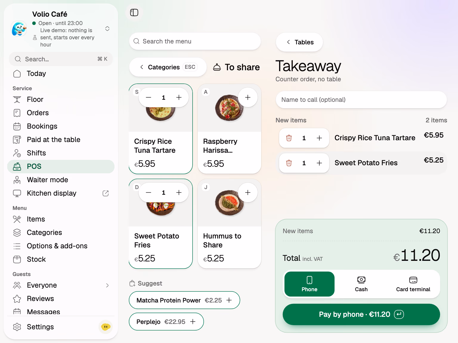 The POS: a takeaway of two dishes, €11.20, paid by phone, cash or card terminal